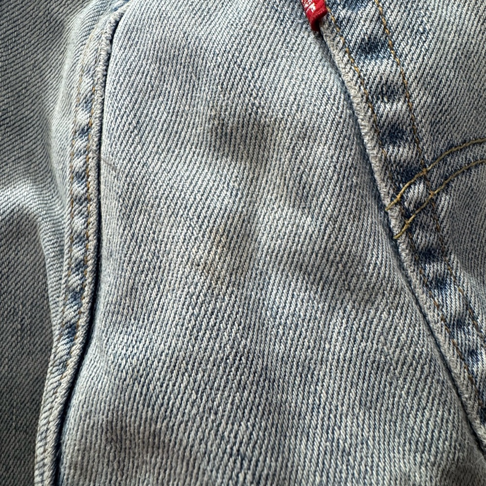 Vintage Levi's Men's Classic Light Blue Straight Jeans - Picture 6 of 16